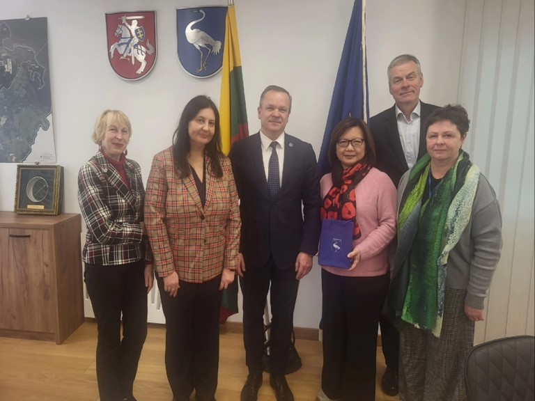 Expanding International Perspectives and Deepening Professional Expertise — 13 Faculty and Students Successfully Complete Educational Internship in Lithuania