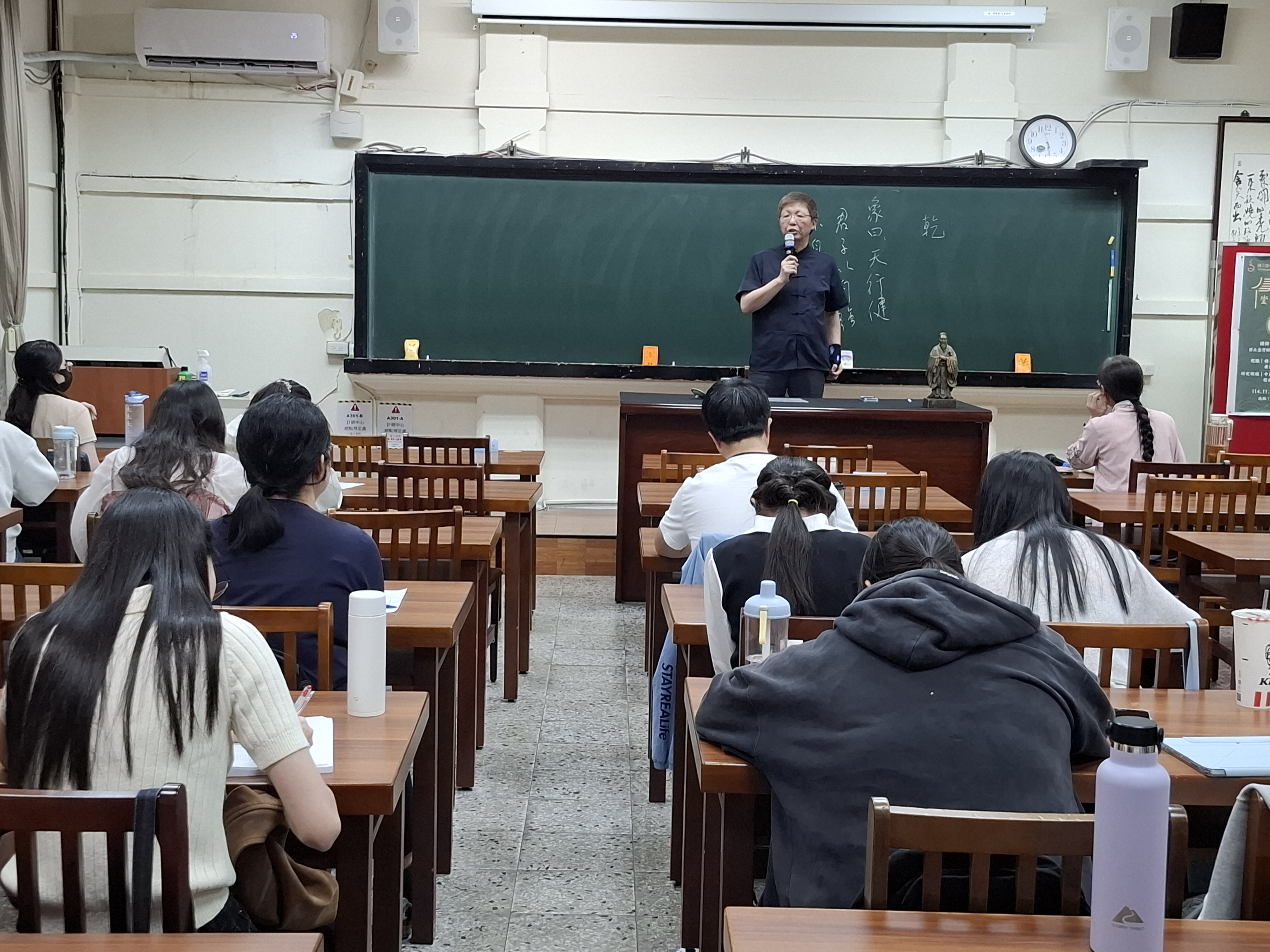 本校語文教育學系第十三堂積學講堂邀請謝大寧教授擔任講座，活動圓滿落幕